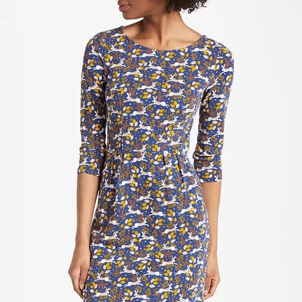 Boden Penny Jersey Dress in Carbon Blue Field Hare / Rabbit Print